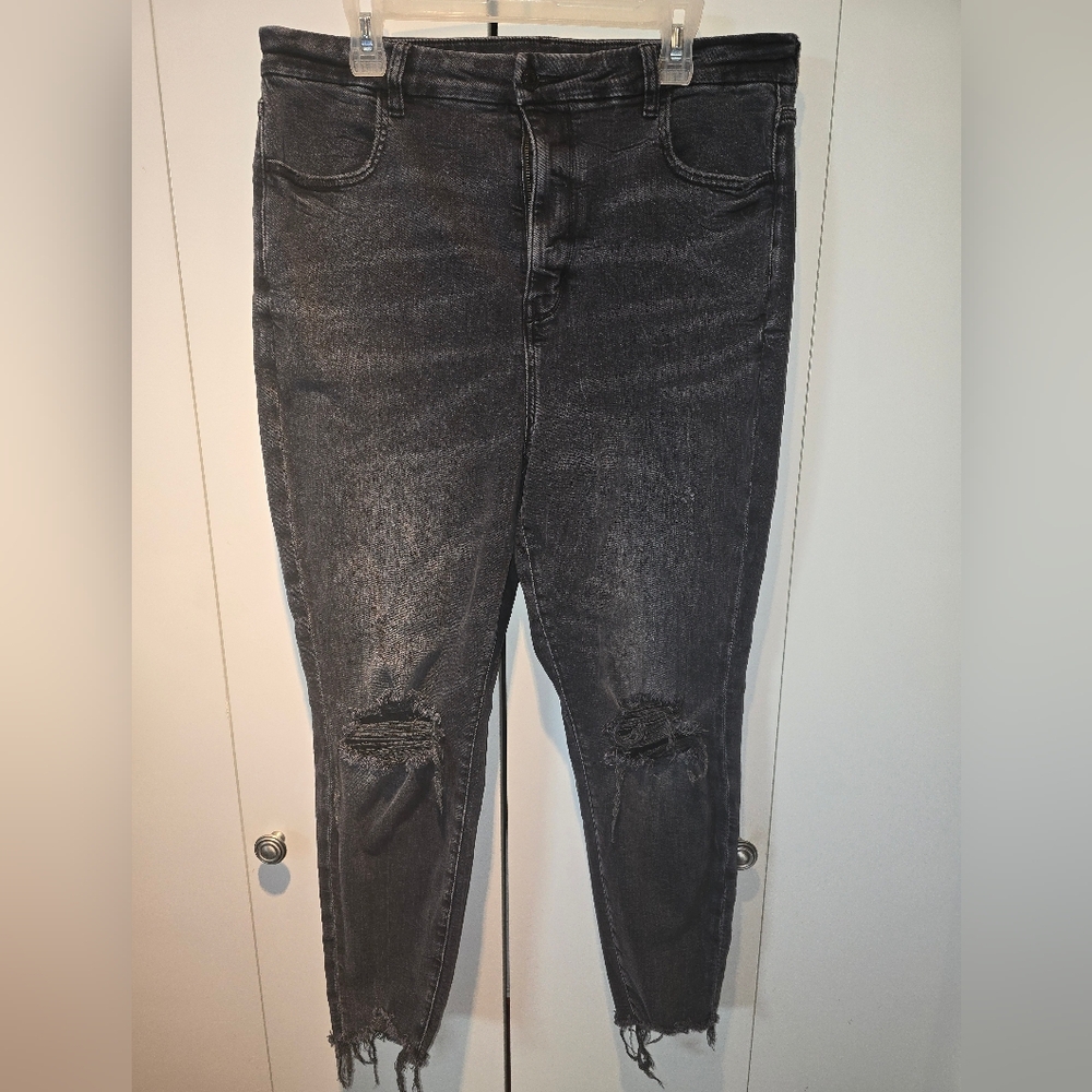 AE Ripped Mom Jean - Short Black